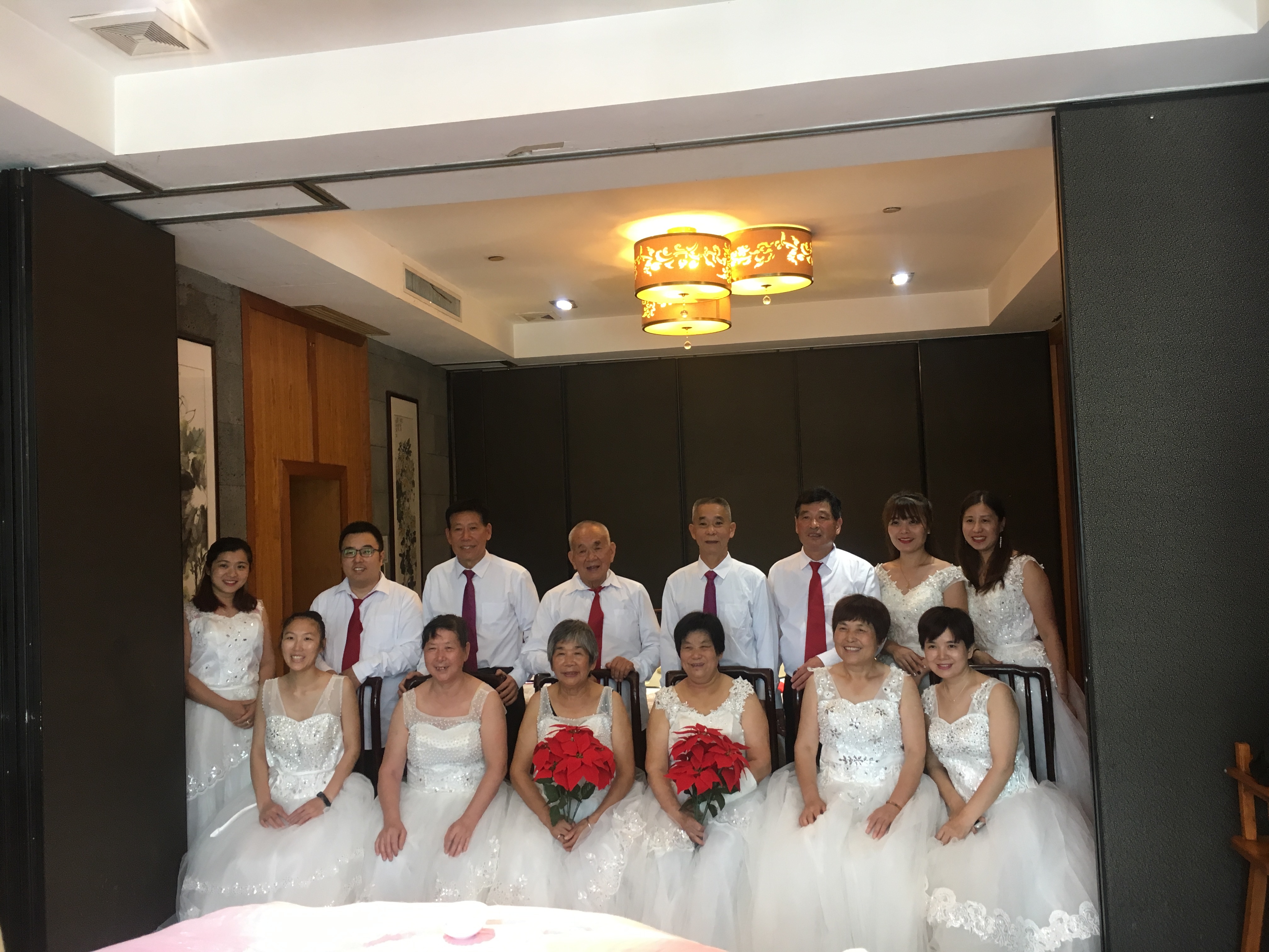 爷爷奶奶、爸爸妈妈都没有拍过结婚照 丁兰实