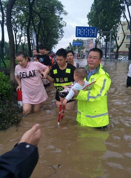 暴雨来袭，白云多地水浸，他们冲在第一线