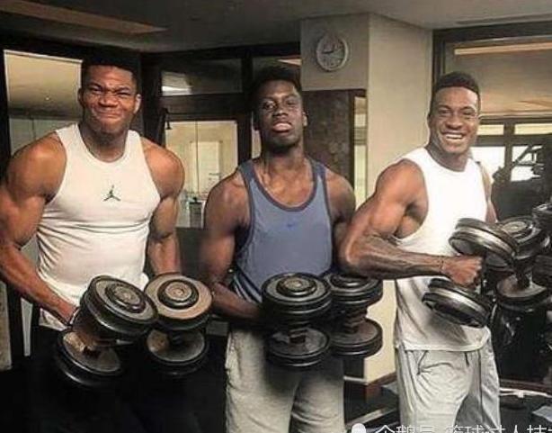 字母哥小腿肌肉A级,字母哥腹肌S级,字母哥手臂