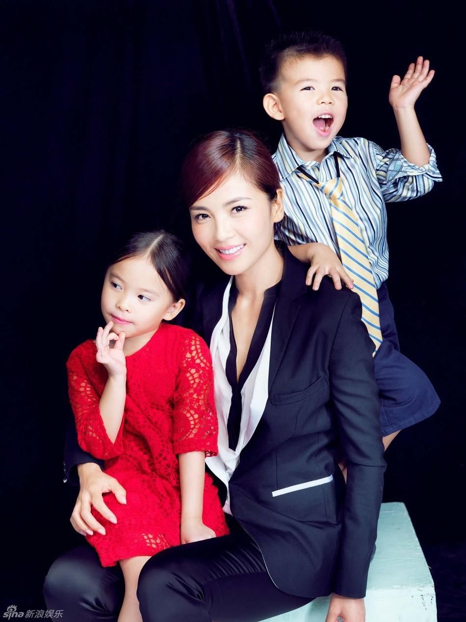 刘涛携儿女登封面新闻图片