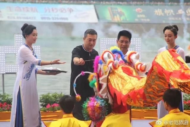 张嘉译为家乡陕西安康龙舟赛点睛 年近50岁两