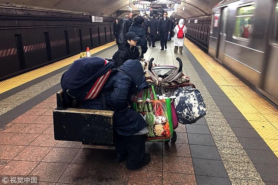 纽约持续低温 流浪者露宿街头捱寒冬