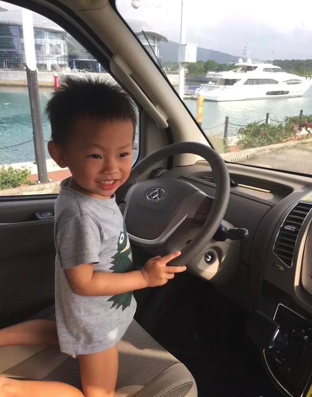 辣妈带娃海南房车行 房车虽小 院子很大