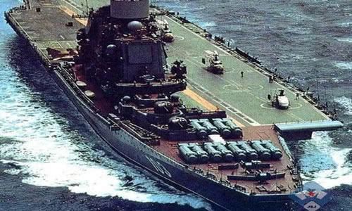 航母完工7天就进水,还出现300条裂缝,70亿美元