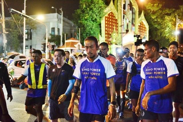 Toon再次上路,医生护士夹道欢送