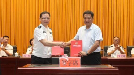 云南警官学院在临沧镇康开展教育扶贫暨边境防