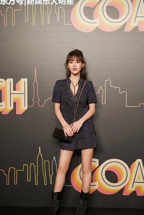 陈燃出席活动,穿着一袭短裙秀雪白大长腿,网友