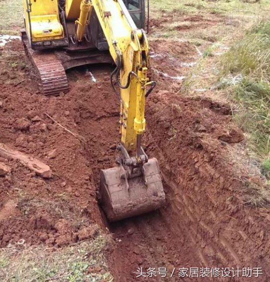 砸60万做挑空客厅、旋转楼梯大别墅，完工后遭邻居嘲讽等着后悔吧