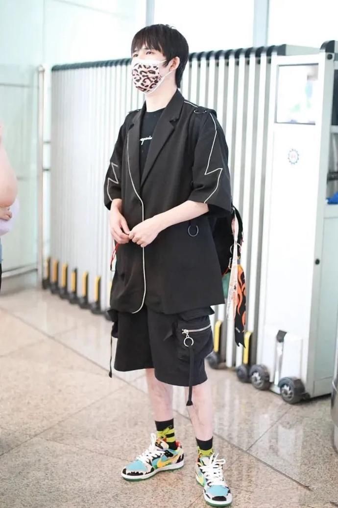 吴亦凡、热狗疯狂带货这双鞋！最快上脚女神，还是朴山多拉！