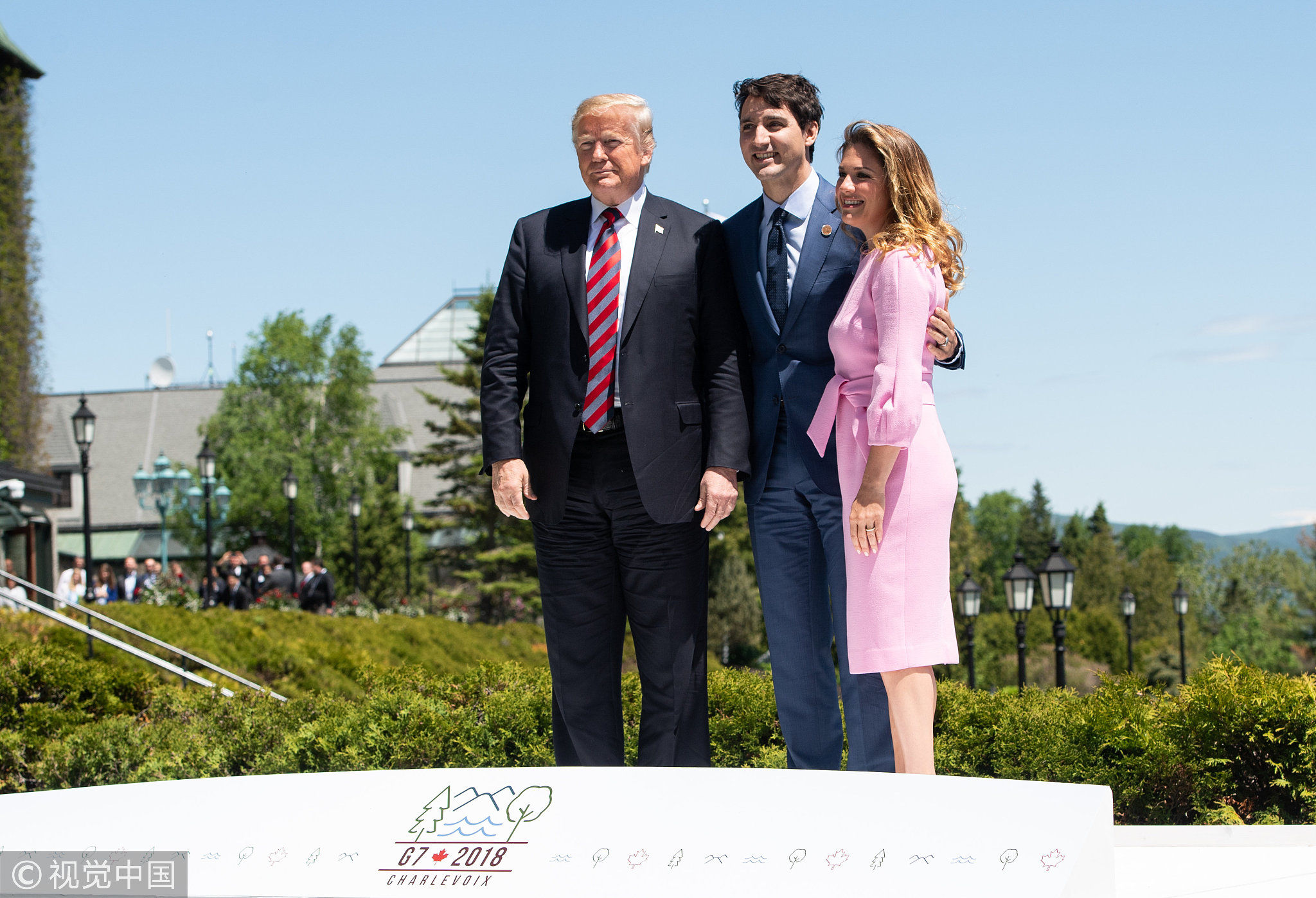 G7峰会政坛夫妇秀恩爱 特朗普形单影只被虐