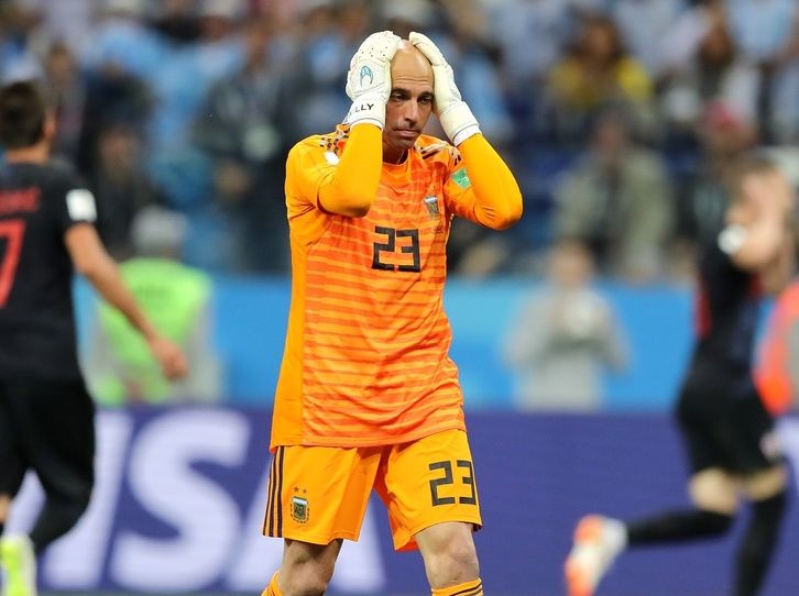 阿根廷门将造世界杯最低级失误,回看效力切尔