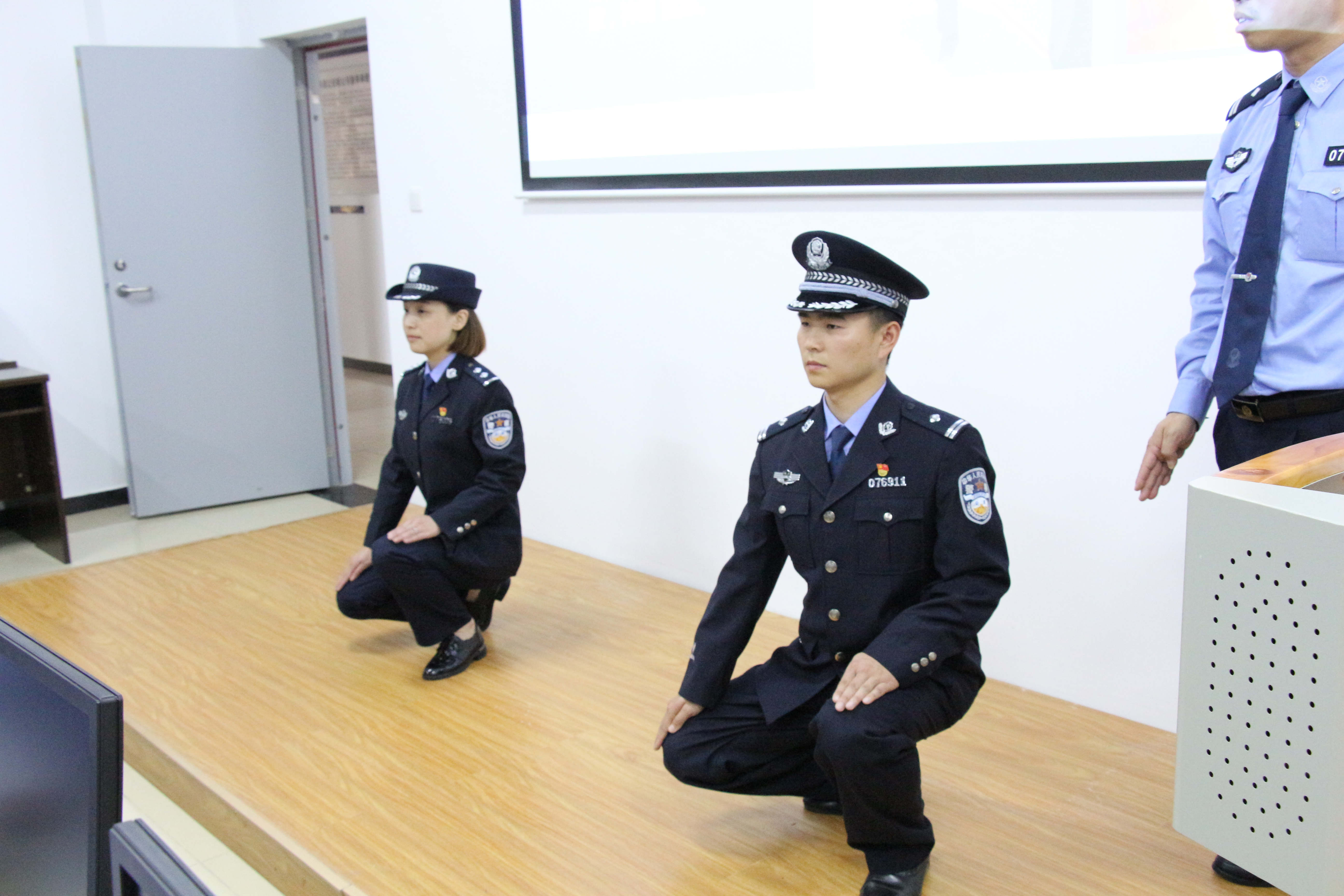 湖北浠水县公安局开展警察礼仪专题教育培训
