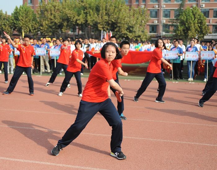 济钢高中举行2017年体育节暨秋季田径运动会