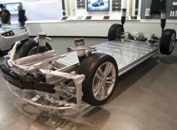 特斯拉拆开后让网友惊讶,特斯拉的电池技术就