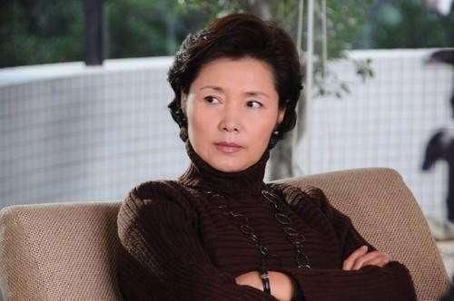 婆婆每月要三千赡养费, 老公一口答应, 我说我妈也要三千