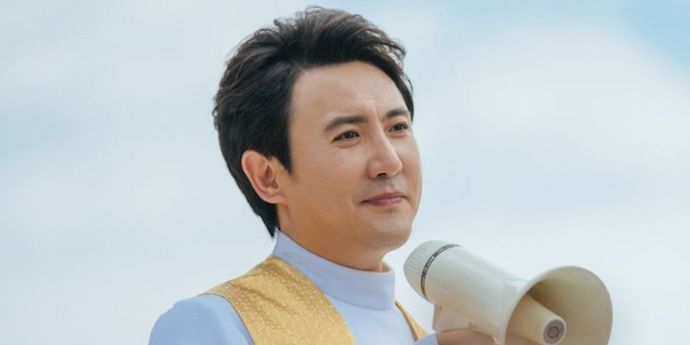 曾是军艺校草，42岁的年纪，成为新一代的喜剧明星领军人物