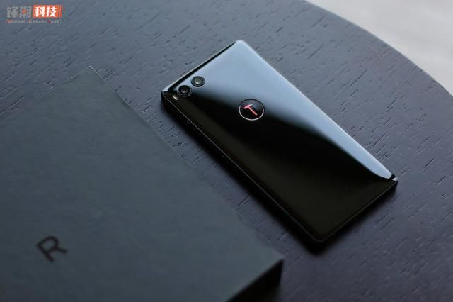 坚果R1上手体验:可能是锤子科技历史上最均衡