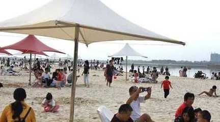 天气转凉 汝州沙滩公园人气不降温