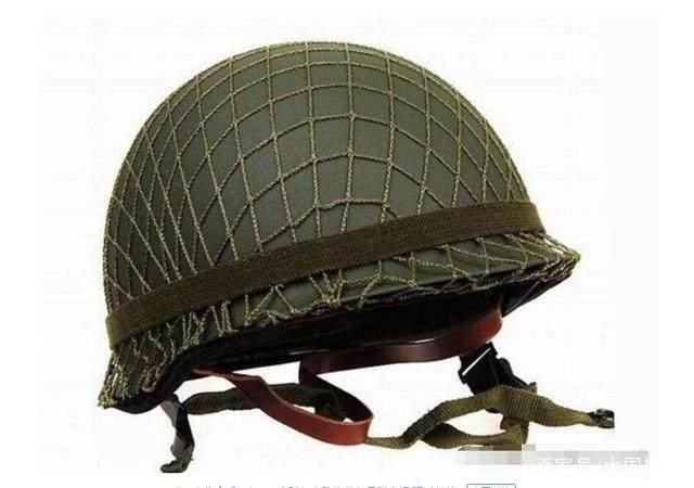 士兵头盔上的那层网用来挂手雷的?用处大了,关