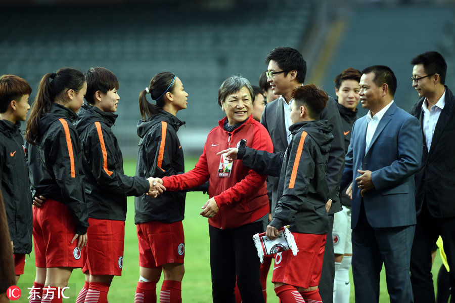 省港杯广东女足2-1香港队夺冠 霍启山现身颁奖