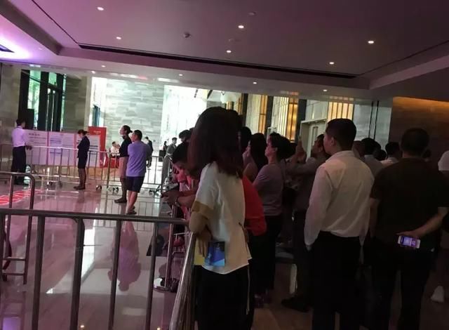 有钱人的焦虑:5000万身价,只能找个角落蹲着!