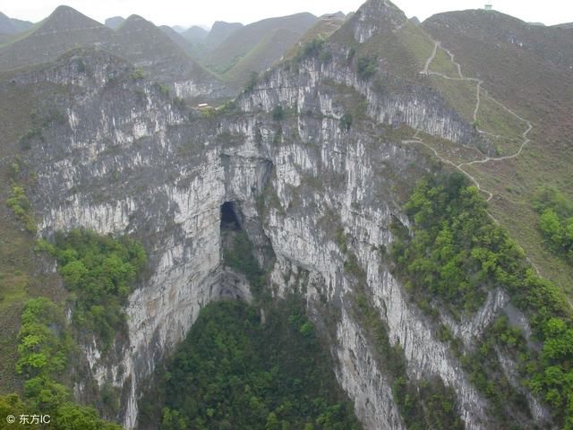 中国最大的天坑景区，去过的人都说是天下第一坑，就在重庆