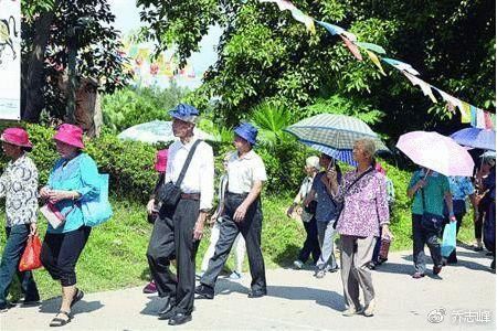 老年人旅游遭拒，怎么破？