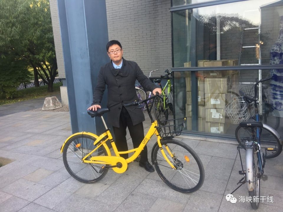 台湾青年何必在两个烂苹果中选!