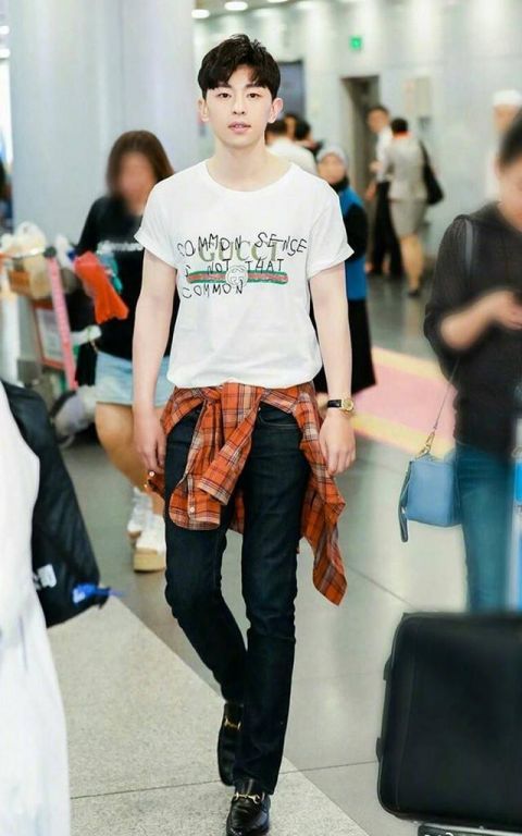 陈伟霆李易峰邓伦最新机场私服 大长腿好吸睛