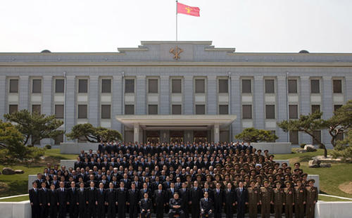 金正恩同朝鲜新一届党和国家领导机构成员合影