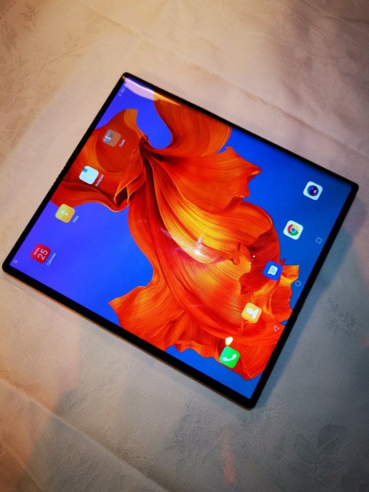 华为P30发布前夕,Mate X 5G折叠屏手机近距离