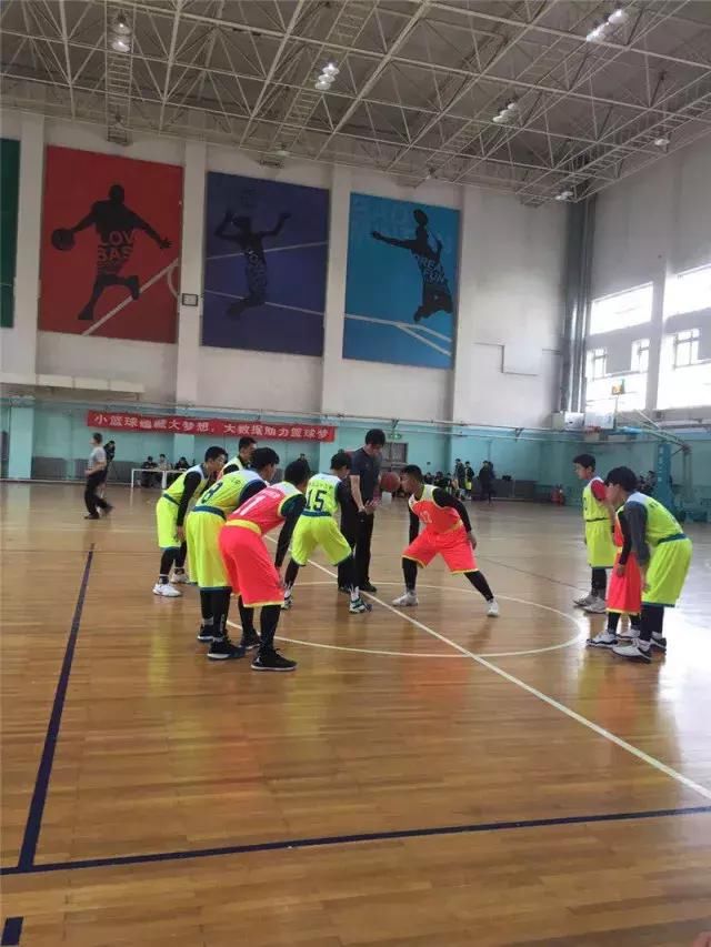青岛39中初中男篮在全国南北方发展联盟篮球
