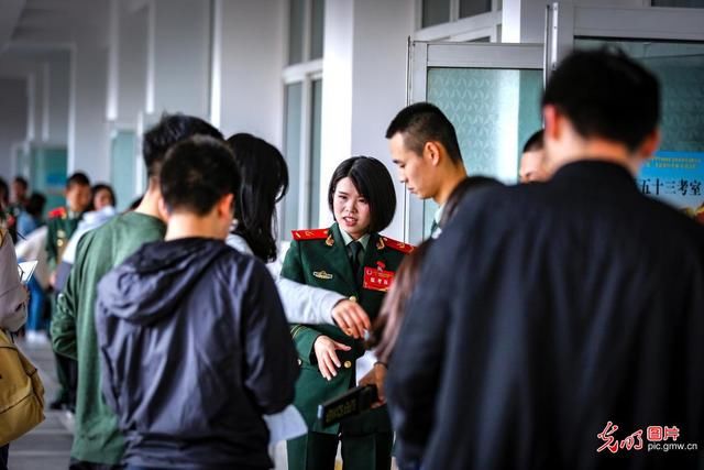 2019年全军文职招聘考试现场