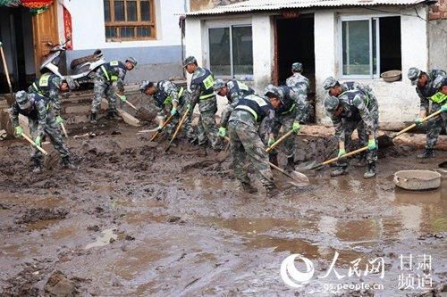 定西市组织七县区民兵奔赴岷县救灾