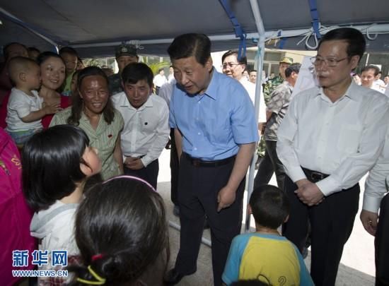 人民日报头条:总书记盘腿坐上我家炕头