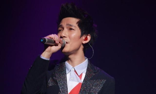 陈楚生二胎再添小王子,晒照分享当爹喜讯,两子