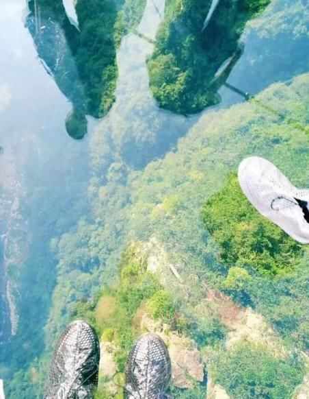 走着上去,爬着回来,中国第一“玻璃桥”