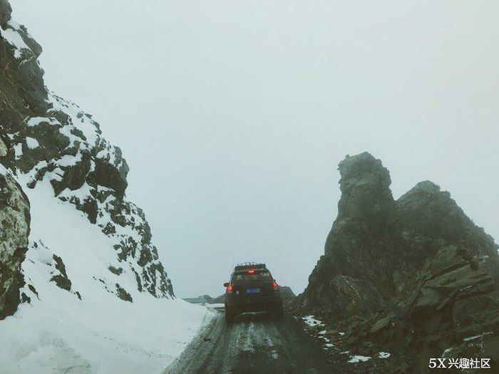 七人五车穿越无人区，遭遇风雪袭击，各种惊险刺激~