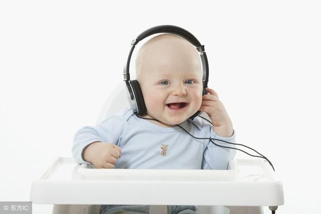 给宝宝听音乐原来有这么多好处!
