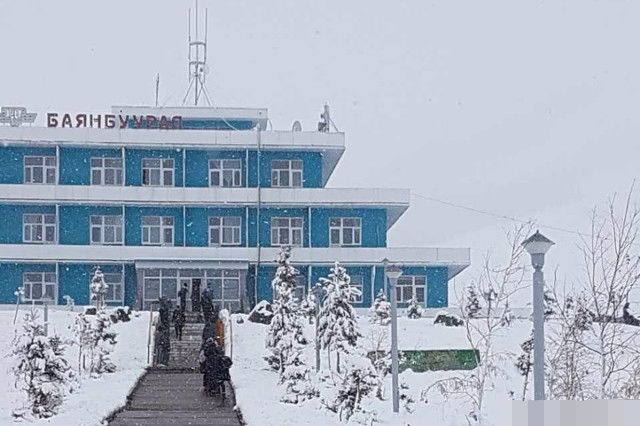 蒙古国首都乌兰巴托,整个城市都被大雪覆盖,温