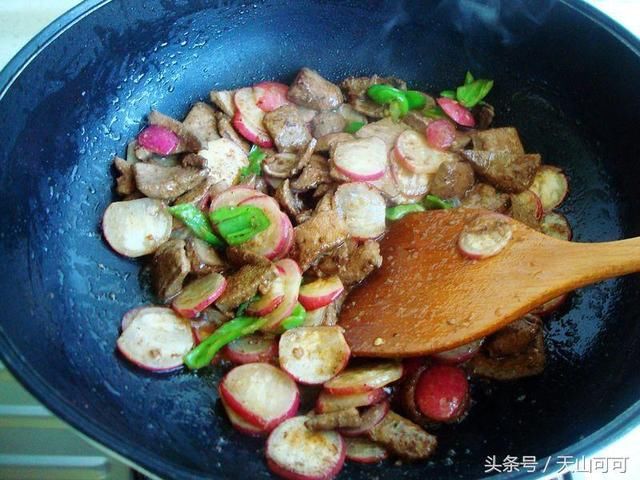 大多数人不爱吃这菜,做好了,又嫩又下饭,常吃能保护眼睛
