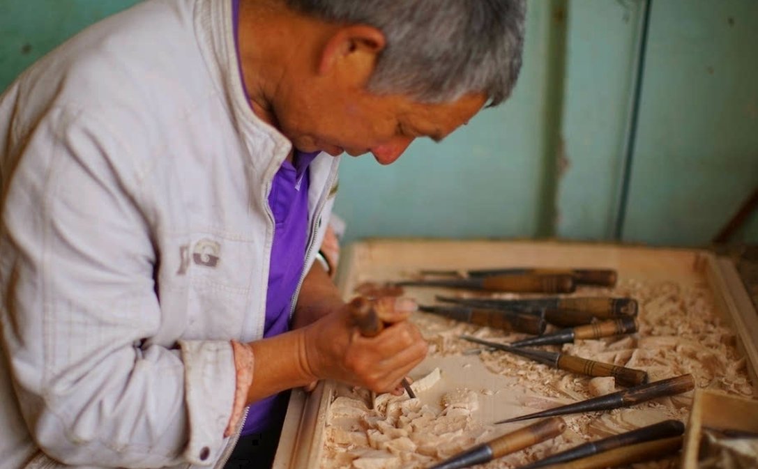 镜头下:中国木雕匠人,一两木屑抵一两黄金,却将