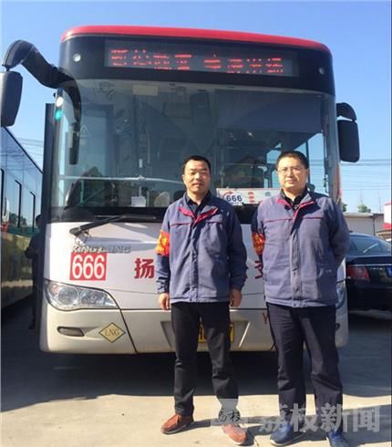 老人乘公交丢失重要证件,塞百元现金感谢被婉