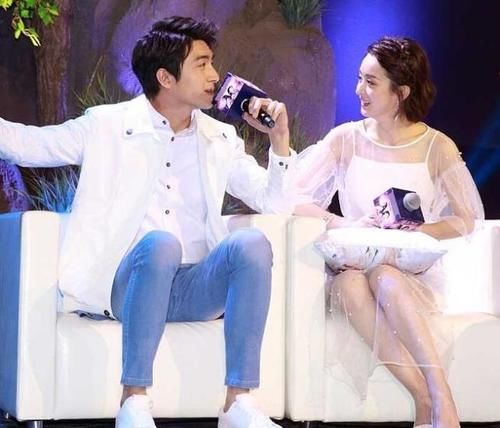 星钥夫妇合体,林更新赵丽颖再聚首,亲密热聊