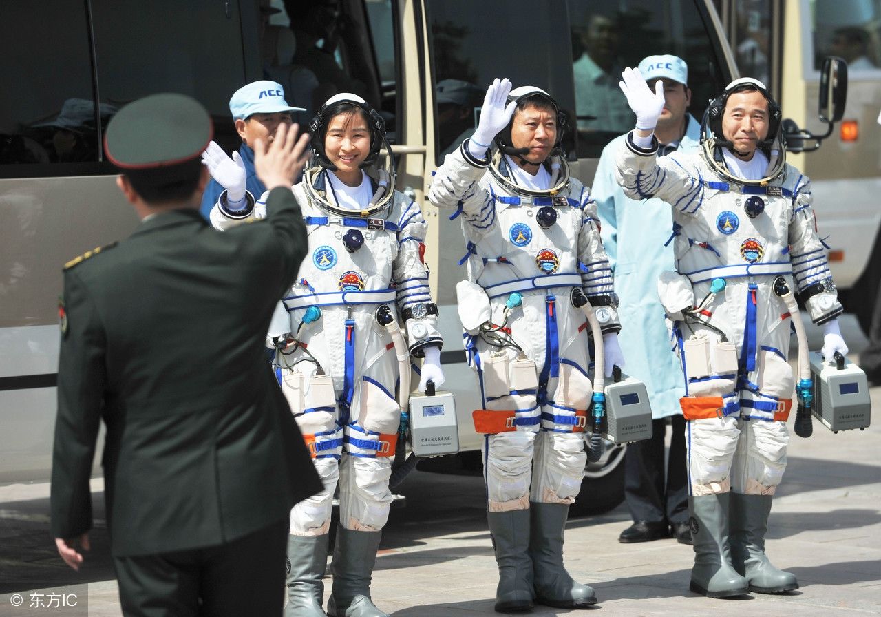 全中国最美的妈妈:女宇航员遨游太空飒爽英姿，看得热血沸腾