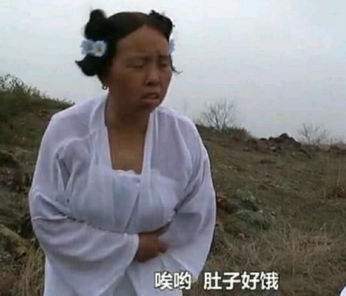 热闹表情:我在搞笑,借着搞笑,心跳着掩盖伊卡表情包图片