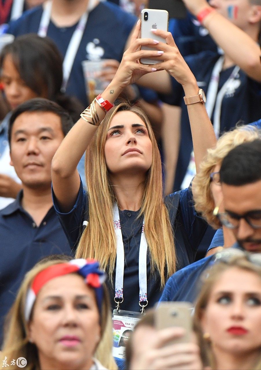 世界杯上法国队颜值一流的家人助威团,网友表