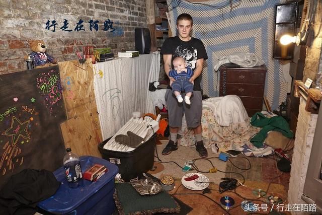 20年天堂到地狱:高高在上的白人沦为难民,住贫民窟也不走