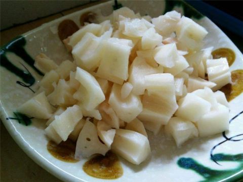 莲藕排骨汤怎么炖比较好吃 t01d4e3d99f6ed0879a.jpg