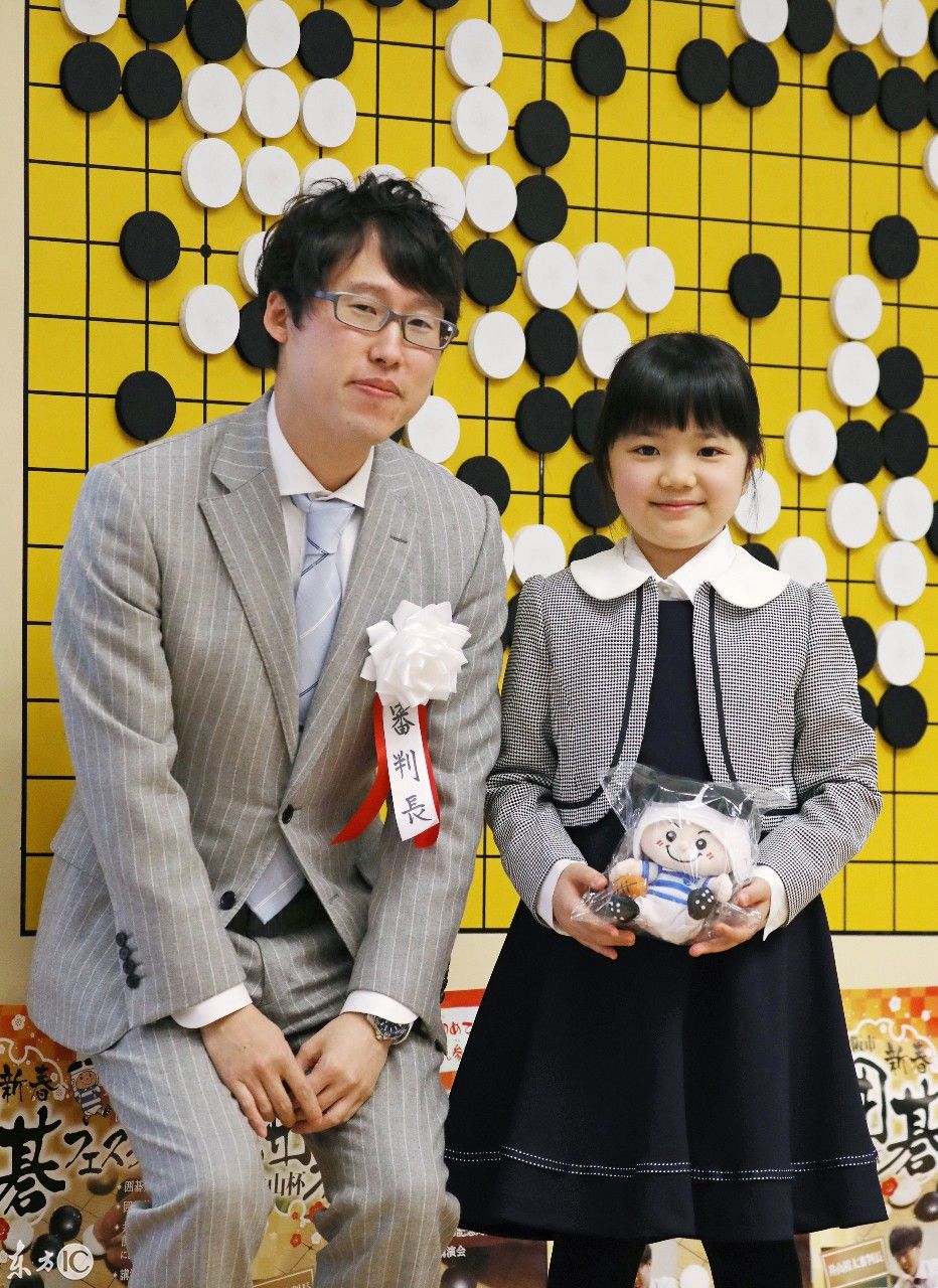 最年轻的职业棋手年龄有多大?这个女孩儿稚气